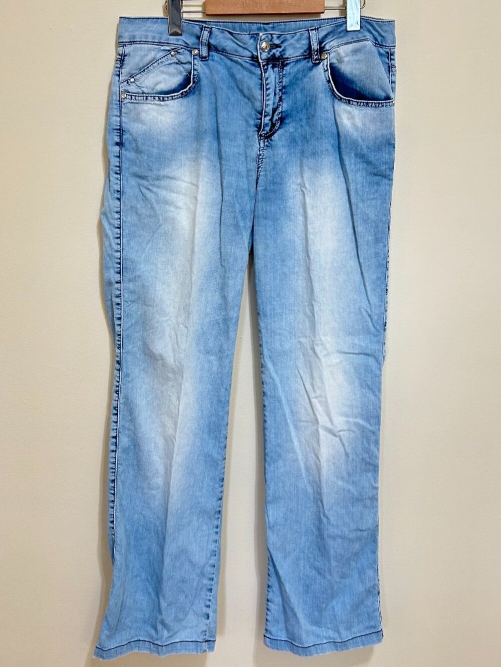 Rexton Mid-Rise Straight Jeans Light Blue Size 32